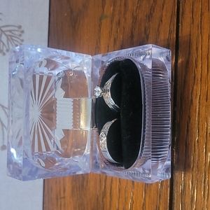 Marrige rings in box.